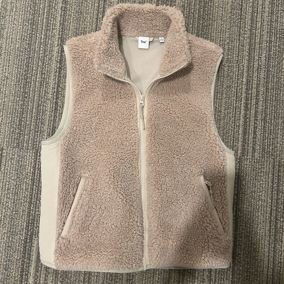 Aritzia TNA Sherpa Fuzzy Vest - Picture 1 of 5